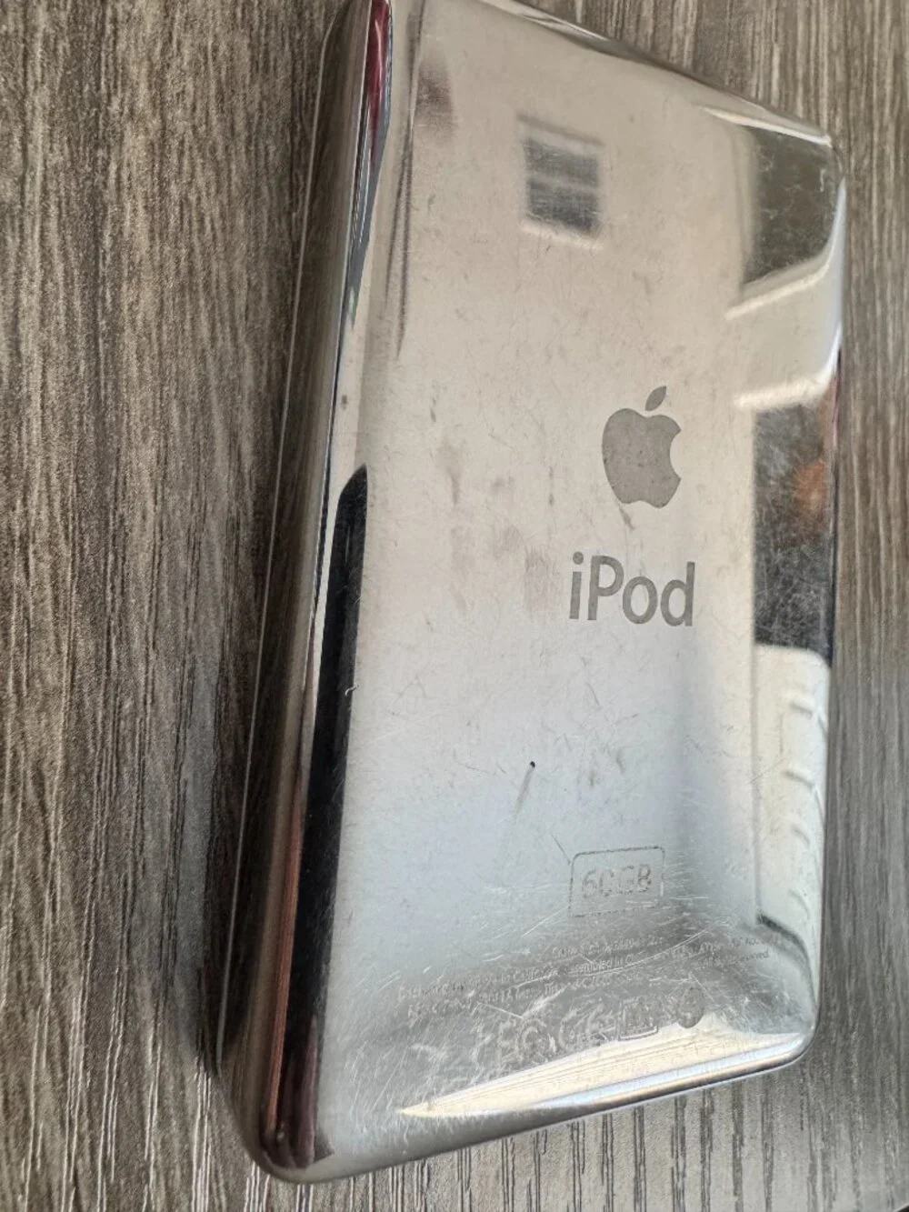 Apple iPod Video 5th Gen 60GB A1136 Tested + Apple Cable Charger Earbuds AS-IS